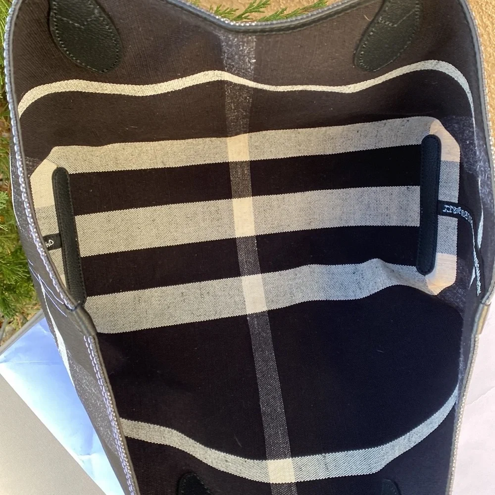 Burberry - Picture 11 of 16